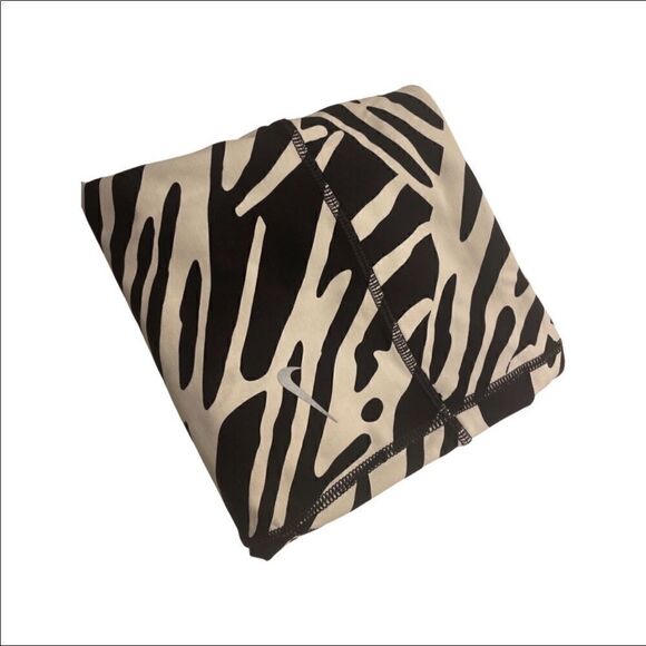 Nike Running Crops  - Picture 3 of 4